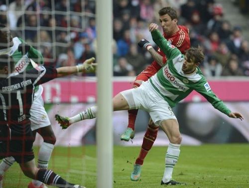 Bayern Munich's Mario Mandzukic (L) shoots against Fuerth's Christopher Noethe (R) in Munich on January 19, 2013