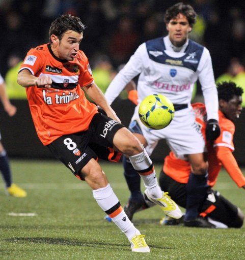 Lorient&#039;s midfielder Yann Jouffre (L) controls the ball on January 19, 2013, at the Moustoir Stadium in Lorient