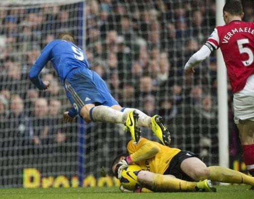 Chelsea striker Fernando Torres (L) goes over Wojciech Szczesny during the Premier League clash on January 20, 2013