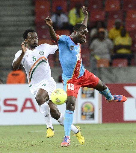 Democratic Republic of Congo&#039;s Alain Kaluyituka (R) fights for the ball with Niger&#039;s Kourouma Fatokouma January 24, 2013