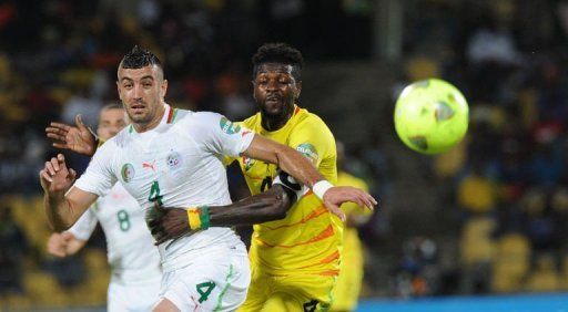 Algeria defender Essaid Belkalem clashes with Togo&#039;s forward Emmanuel Adebayor in Rustenburg on January 26, 2013