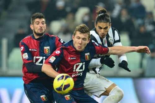 Juventus' Martin Caceres (R) challanges Genoa's Juraj Kucka (C) and Eros Pisano in Turin on January 26, 2013