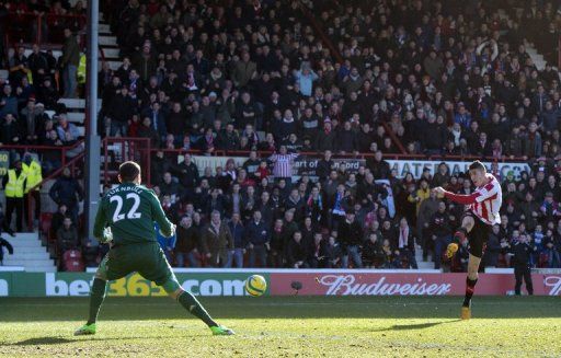 Brentford&#039;s Marcello Trotta (right) and Chelsea goalkeeper Ross Turnbull at Griffin Park, London on January 27, 2013