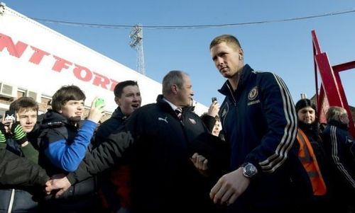 Chelsea's Spanish striker Fernando Torres arrives at Griffin Park, London on January 27, 2013