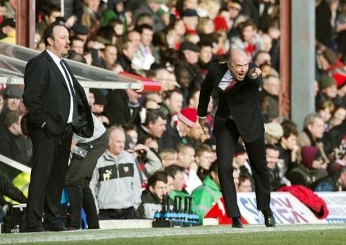 Brentford manager Uwe Rosler (R) shouts instructions to his players next to Chelsea's Rafael Benitez on January 27, 2013