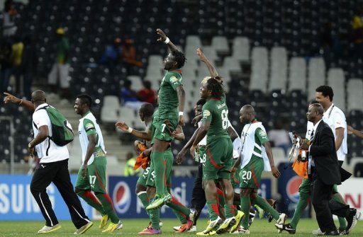 Burkina Faso&#039;s players celebrate at Mbombela Stadium in Nespruit on January 29, 2013