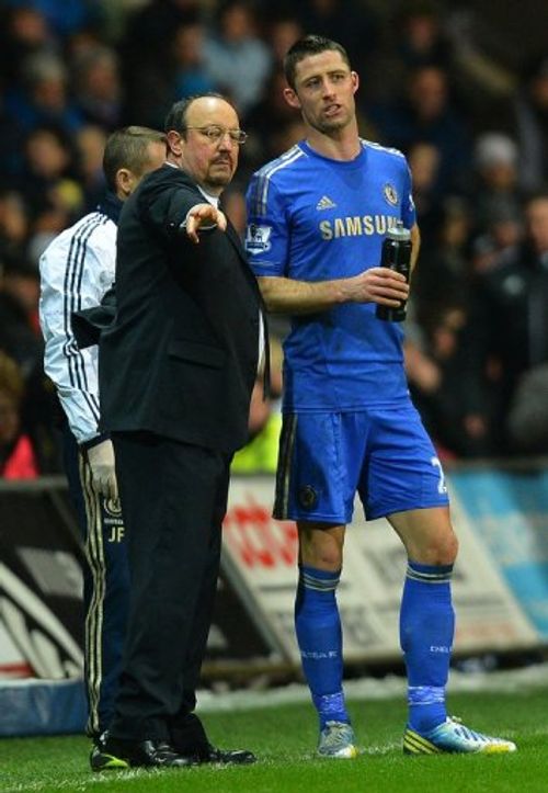 Chelsea's interim manager Rafael Benitez (L) talks to defender Gary Cahill during the League Cup on January 23, 2013