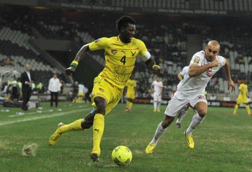 Togo&#039;s Emmanuel Adebayor (L) fights for the ball with Tunisia&#039;s Aymen Abdennour (R) on January 30, 2013 in Nelspruit