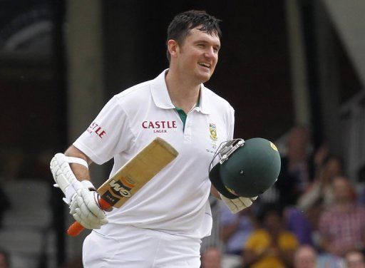 South Africa captain Graeme Smith celebrates his hundred against England at The Oval in London on July 21, 2012