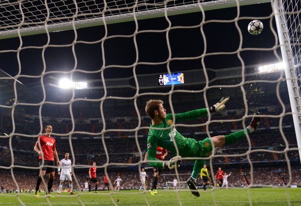 MADRID, SPAIN - FEBRUARY 13:  David De Gea of Manchester United makes a save with his foot during the UEFA Champions League Round of 16 first leg match between Real Madrid and Manchester United at Estadio Santiago Bernabeu on February 13, 2013 in Madrid, Spain.