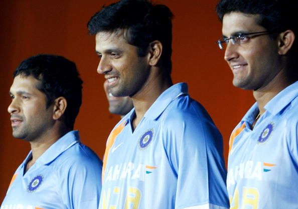 Indian cricketers Sachin Tendulkar (L)