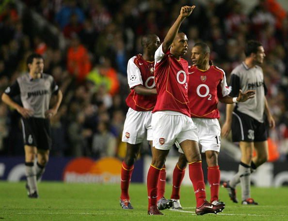 Arsenal&#039;s Thierry Henry (C), Patrick Vie