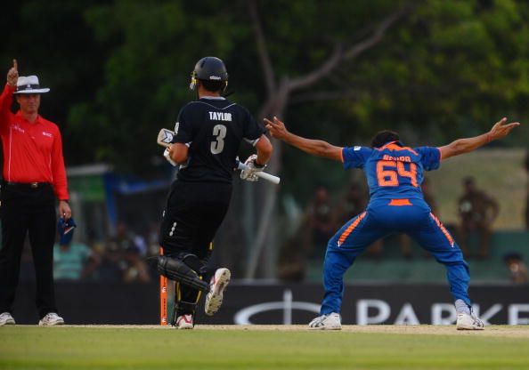 Indian cricketer Ashish Nehra (R) celebr