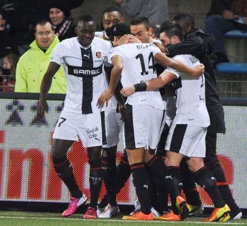 Rennes' Axel Ngando (C)celebrates with teammates after scoring on February 2, 2013 at the Moustoir Stadium in Lorient