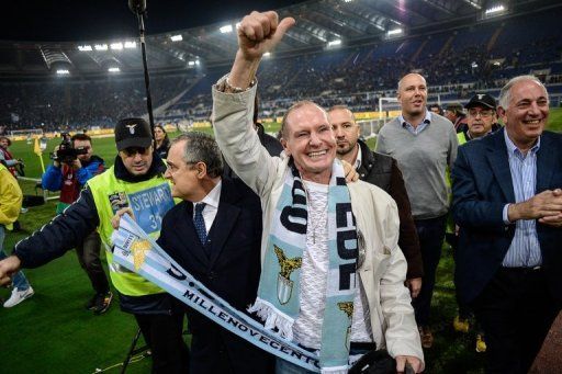 English football hero Paul Gascoigne (C) waves to supporters,  November 22, 2012, in Rome