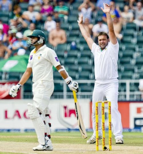 South Africa's bowler Jacques Kallis (R) celebrates after he took the wicket of Pakistan's Azhar Ali on February 3, 2013