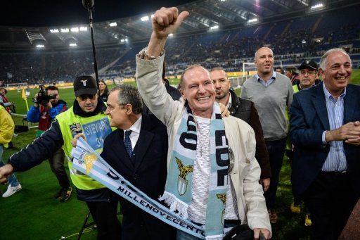 Former Lazio player Paul Gascoigne (C) waves to supporters on November 22, 2012 at the Olympic stadium in Rome