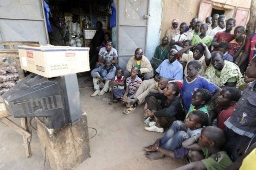 Malian supporters watch  the 2013 African Cup of Nations semi-final match between Mali and Nigeria on February 6, 2013