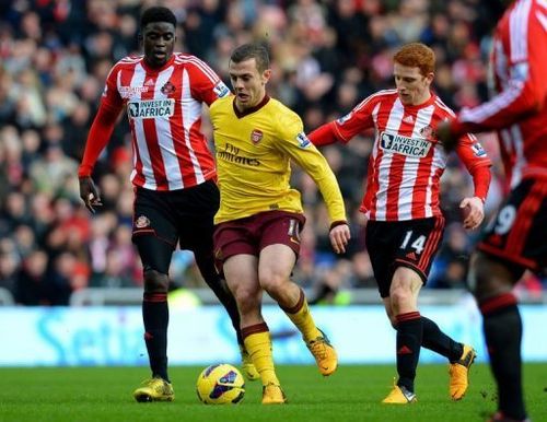 Arsenal's Jack Wilshere (C) clashes with Sunderland's Alfred N'Diaye (L) and Jack Colback on February 9, 2013