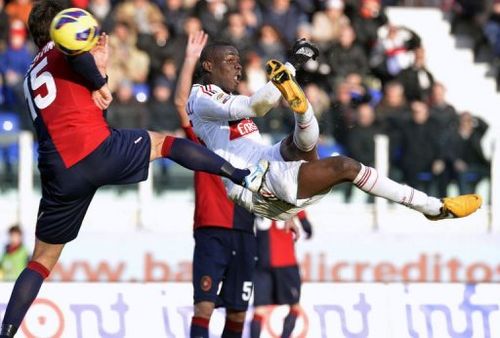 AC Milan's Mario Balotelli (R) kicks the ball past Cagliari's Luca Rossettini (L) in Cagliari on February 10, 2013