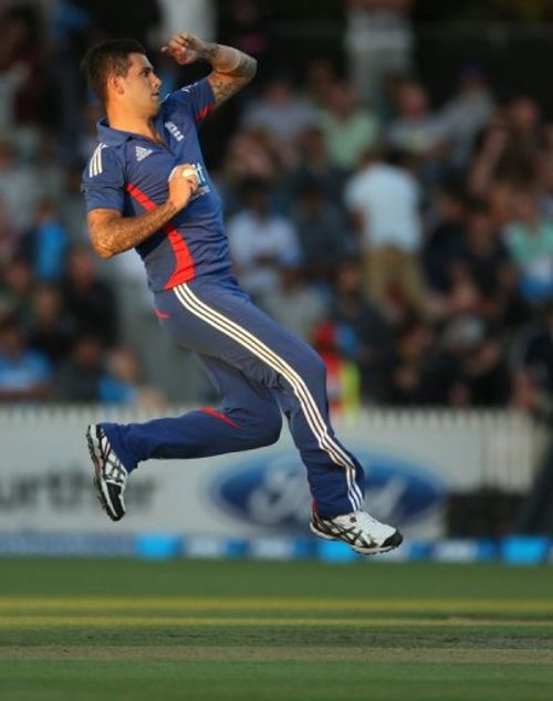 England's Jade Dernbach bowls against New Zealand during the Twenty20 cricket  in Hamilton on Febuary 12, 2013