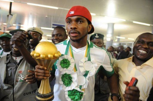 Skipper of Nigerian football team Joseph Yobo (C) arrives at the airport in Abuja, on February 12, 2013