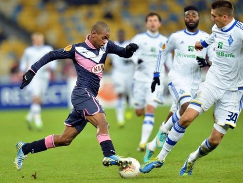 Bordeaux' Diego Rolan (L) vies with Yevhen Khacheridi (R) of FC Dynamo Kiev on February 14, 2013 in Kiev