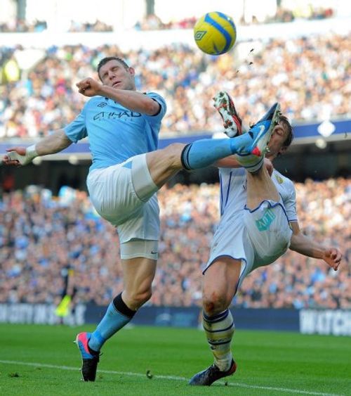 Leeds United's Stephen Warnock (R) vies with Manchester City's James Milner in Manchester on February 17, 2013