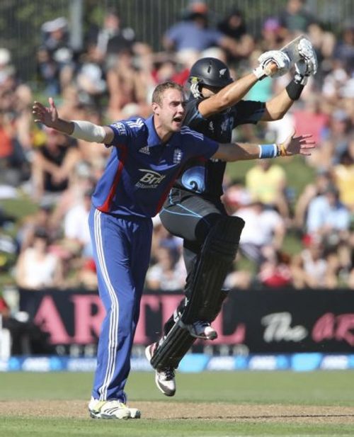 Ross Taylor (R) collides with Stuart Broad during the second one-day international, in Napier, on February 20, 2013