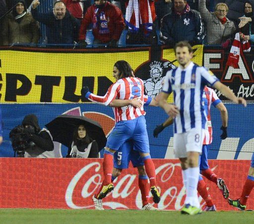 Atletico Madrid&#039;s Radamel Falcao (L) celebrates after scoring in Madrid on February 24, 2013