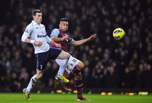 Tottenham Hotspurs' Gareth Bale (L) vies for the ball against West Ham's Winston Reid in London, on February 25, 2013