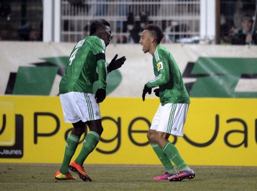 Saint-Etienne&#039;s Pierre-Emerick Aubameyang (R) celebrates with Kurt Zouma on February 26, 2013 in Saint-Etienne