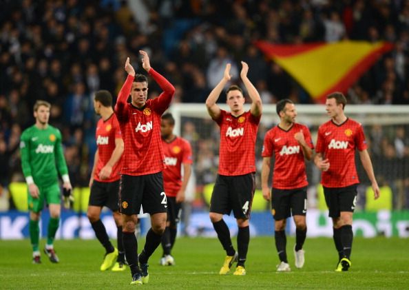 MADRID, SPAIN - FEBRUARY 13:  Robin van Persie of Manchester United applauds the fans at vthe final whistle during the UEFA Champions League Round of 16 first leg match between Real Madrid and Manchester United 