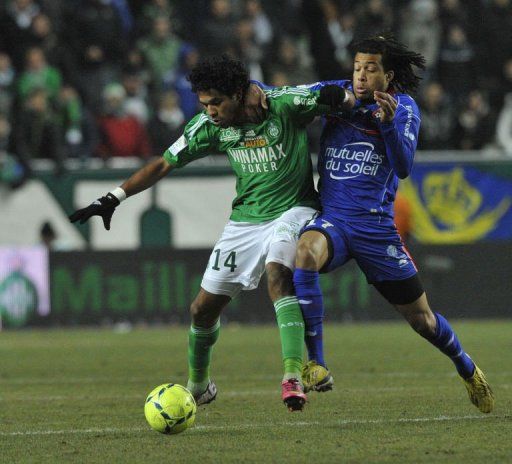 Saint-Etienne&#039;s midfielder Brandao (L) clashes with Nice&#039;s midfielder Kevin Anin on March 2, 2013 in Saint Etienne