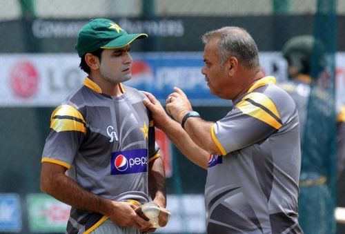 Pakistan's Mohammad Hafeez (left) talks with Dav Whatmore during a training session in Pallekele, on September 24, 2012