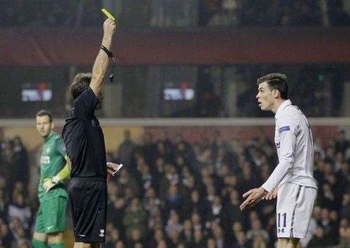 Tottenham Hotspur's Gareth Bale (R) is given the yellow card at White Hart Lane in east London, on March 7, 2013