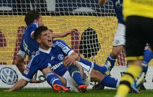 Schalke&#039;s Klaas-Jan Huntelaar holds his knee after going down on March 9, 2013