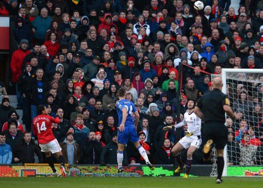 Manchester United&#039;s Javier Hernandez (L) scores the first goal at Old Trafford on March 10, 2013