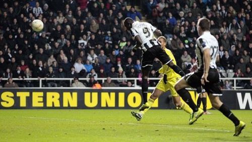 Newcastle's Papiss Cisse (L) scores in the dying minutes of injury time against Anzhi Makhachkala on March 14, 2013