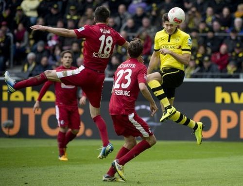 Dortmund's striker Robert Lewandowski (R) heads to score in Dortmund on March 16, 2013