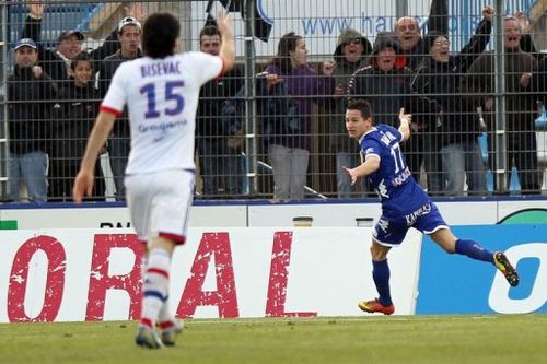 Bastia's midfielder Florian Thauvin (R) celebrates after scoring a goal in Bastia, Corsica, on March 16, 2013