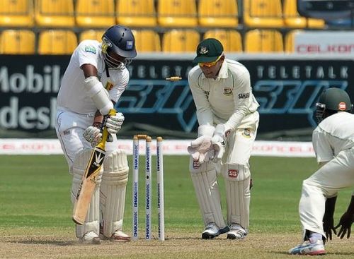 Sri Lanka's Rangana Herath (L) is dismissed during the third day of the second Test against Bangladesh on March 18, 2013