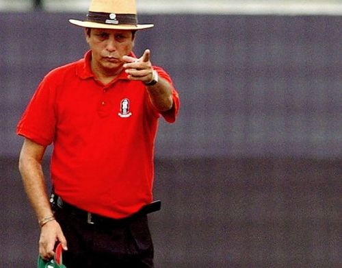 Nadir Shah gives a dismissal during a one-day match between Bangladesh and New Zealand in Dhaka, on October 9, 2008