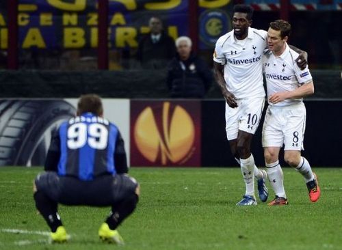 Tottenham Hotspur's Emmanuel Adebayor (C) celebrates after scoring during on March 14, 2013 at the San Siro