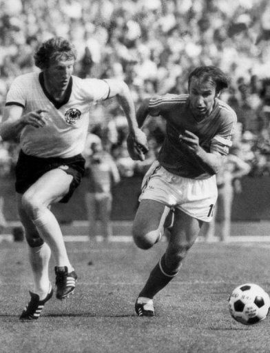 Yugoslavia&#039;s Dragan Dzajic (R) chases West Germany&#039;s Hans-Georg Schwarzenberg during a 1974 World Cup match