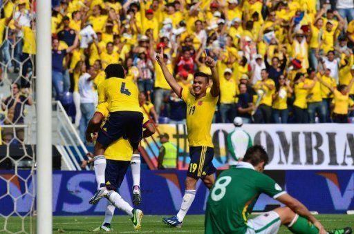 Colombia&#039;s players celebrate after scoring against Bolivia, in Barranquilla, on March 22, 2013