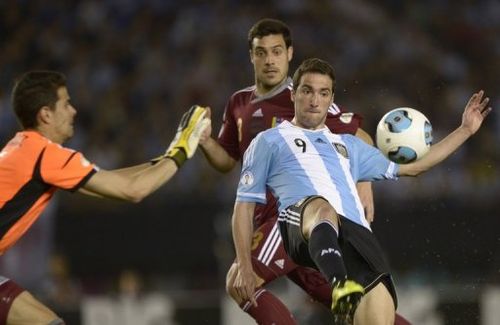 Argentina's Gonzalo Higuain (R) scored twice against Venezuela, in Buenos Aires, on March 22, 2013