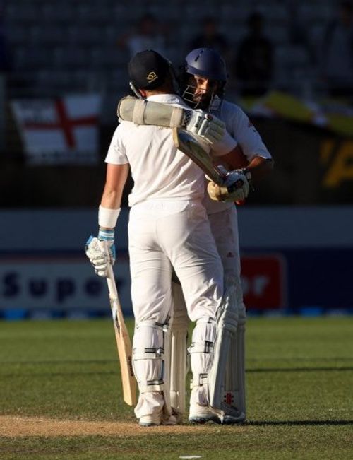 England's Matt Prior (L) and Monty Panesar celebrate drawing the Test match against New Zealand on March 26, 2013