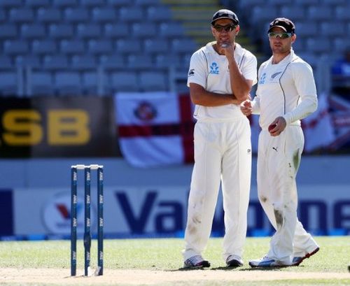 New Zealand's Ross Taylor (L) and Brendon McCullum in discussion during the final Test against England on March 26, 2013