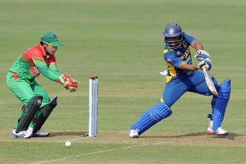 Sri Lanka's Tillakaratne Dilshan (R) plays a shot in the third Bangladesh ODI in Pallekele on March 28, 2013